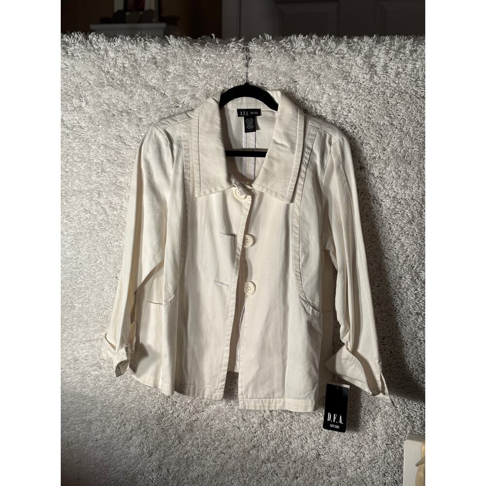 WOMEN'S VERY CHIC WHITE JACKET